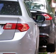 Are voie altcineva să parcheze pe trotuarul din fața casei tale? Regula din noul Cod Rutier 2025
